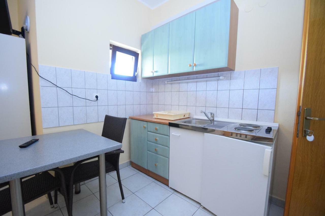 Apartments Nina Starigrad Paklenica Exterior photo