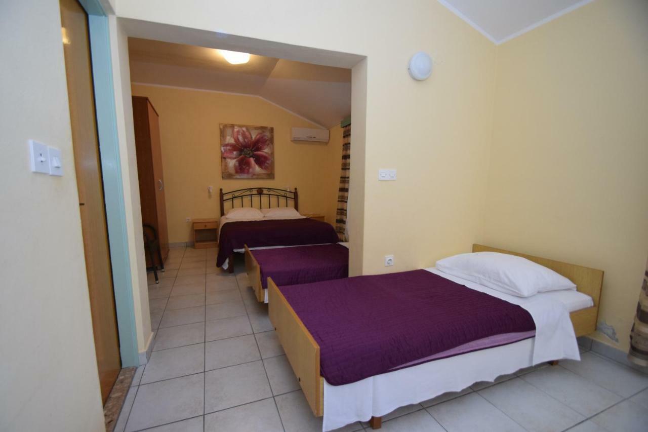 Apartments Nina Starigrad Paklenica Exterior photo