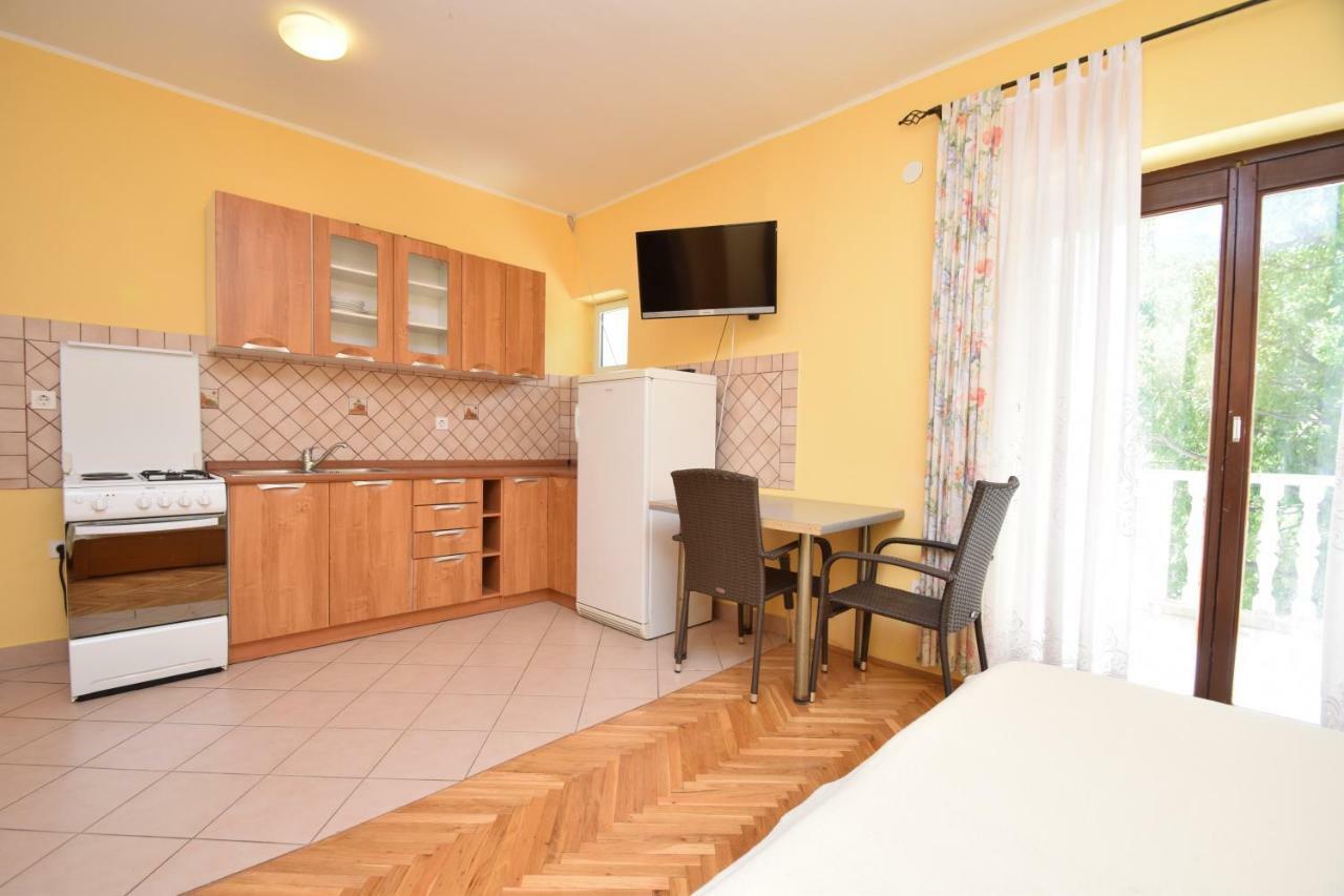 Apartments Nina Starigrad Paklenica Exterior photo
