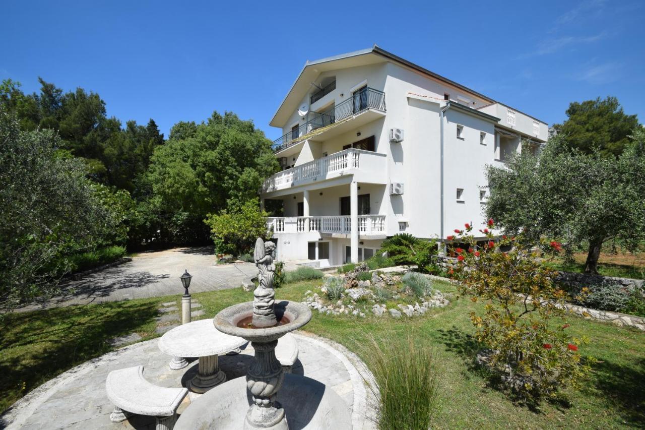 Apartments Nina Starigrad Paklenica Exterior photo